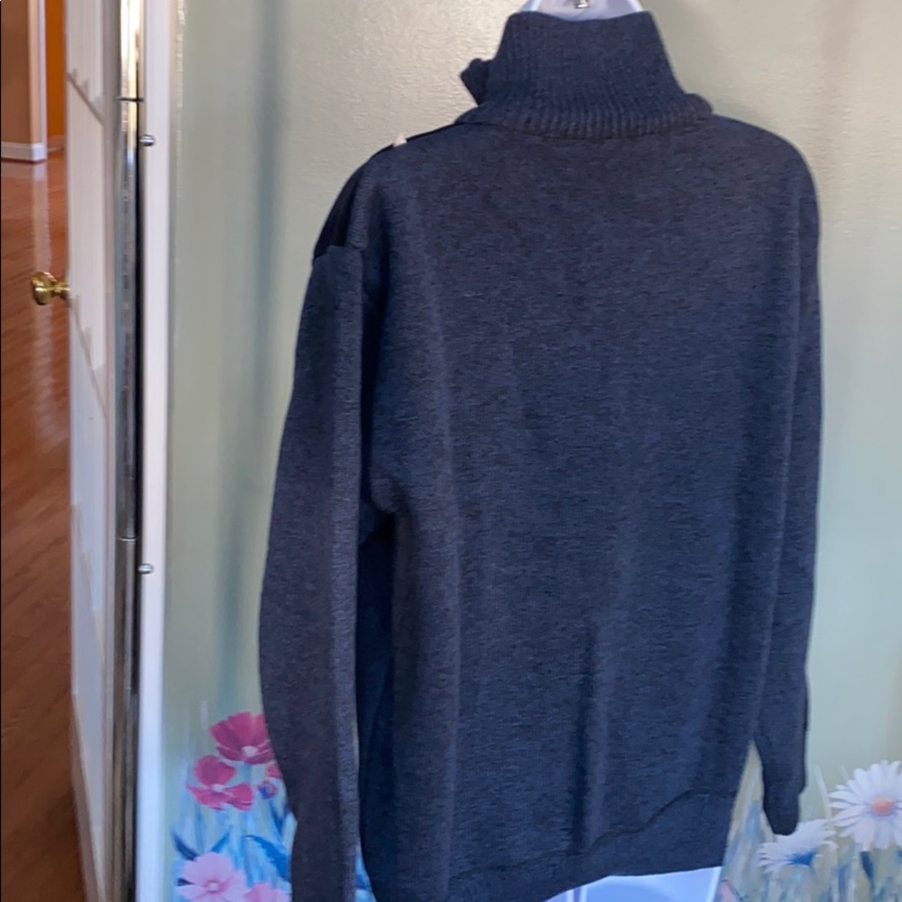 Sweater - Picture 6 of 11